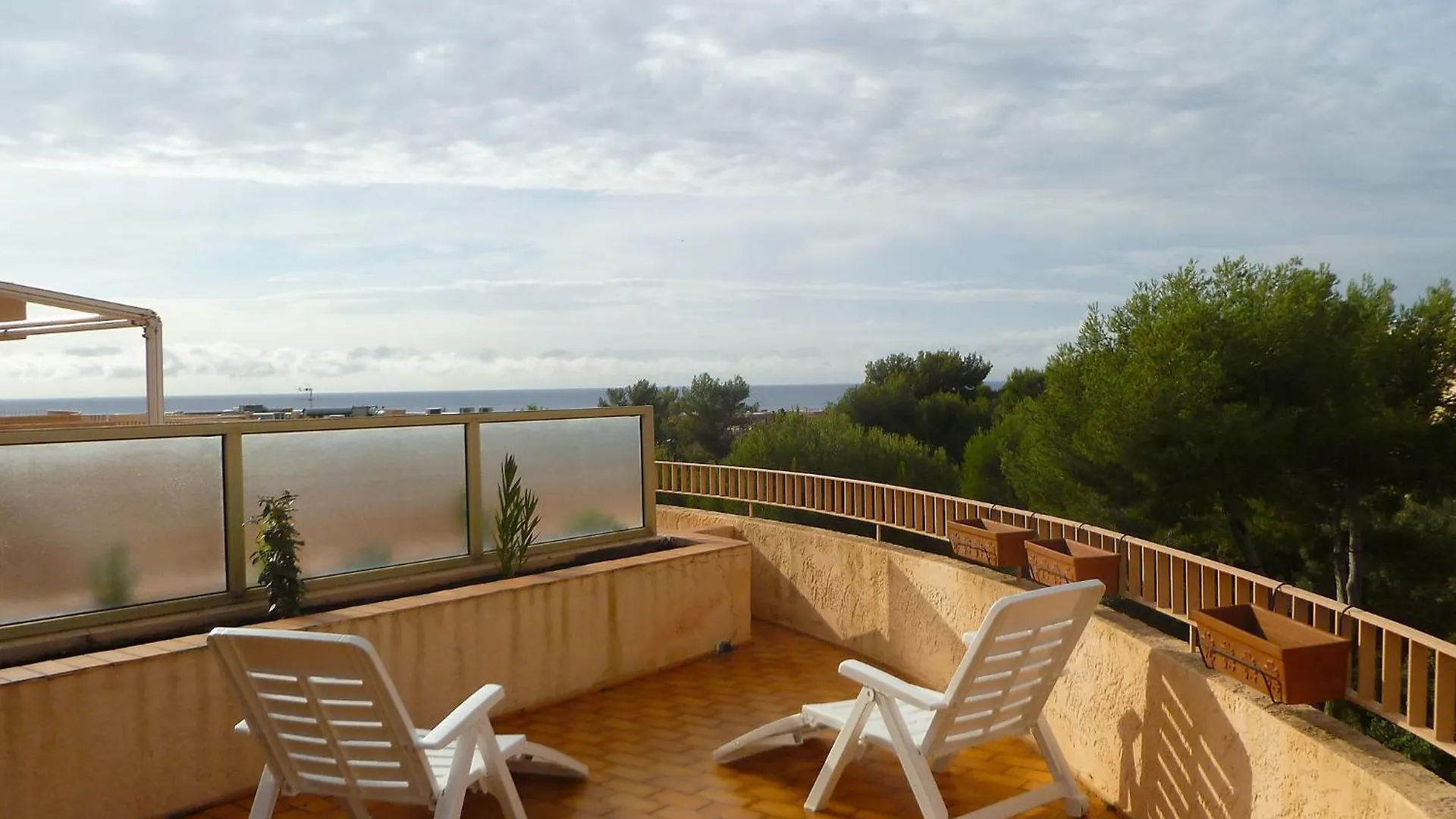 Apartment Le Grand Vallon By Interhome Bandol