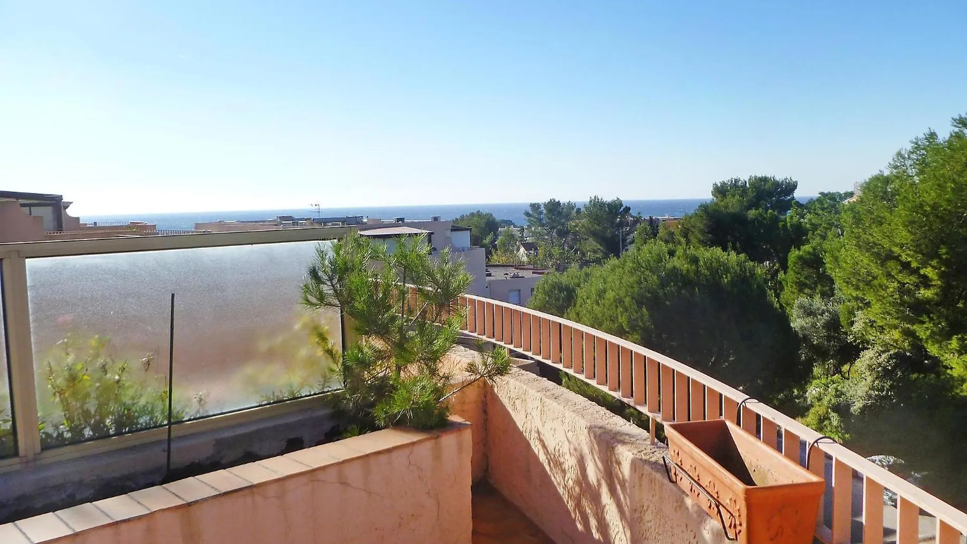 Apartment Le Grand Vallon By Interhome Bandol France
