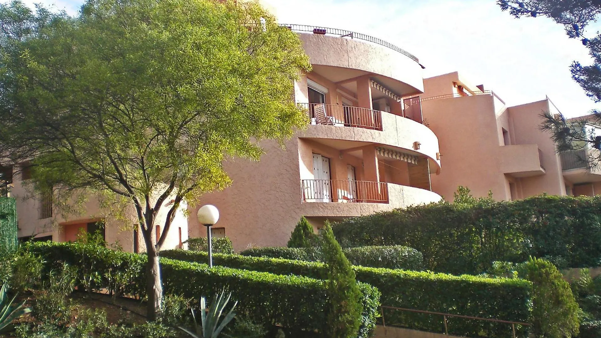 Apartment Le Grand Vallon By Interhome Bandol